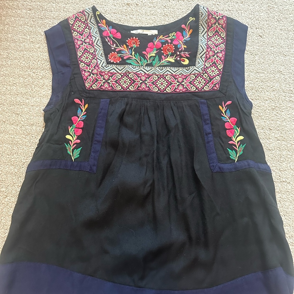 Floreat embroidered top!